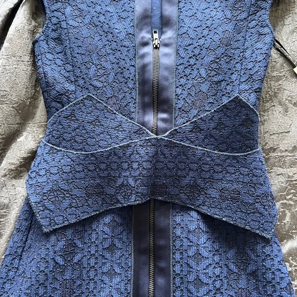 SCANLAN THEODORE Corded Lace & Silk Trim Shoulder Pad Midi Zip Dress NWT - XS/0